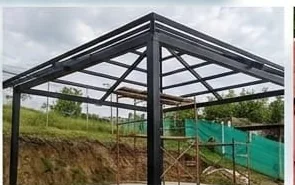 Estructura metálica de una cubierta durante el montaje