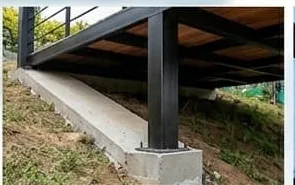 Placa de nivelación en concreto bajo la plataforma, sobre el terreno en pendiente